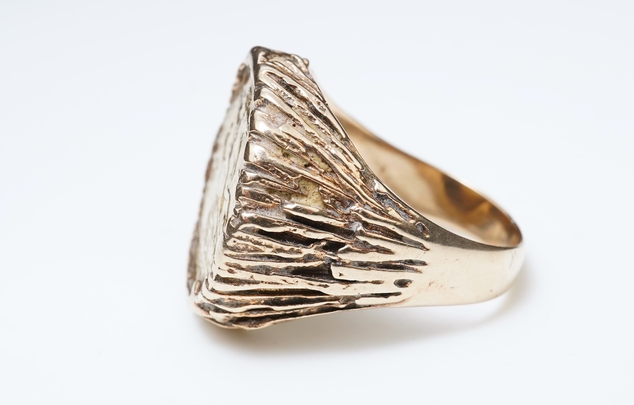 An Edward VII half sovereign coin ring, 1909 and later